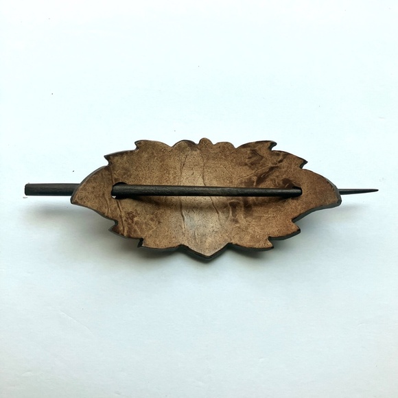 Vintage coconut shell and wood floral hair clip - carved flower brown hair pin - Picture 3 of 3